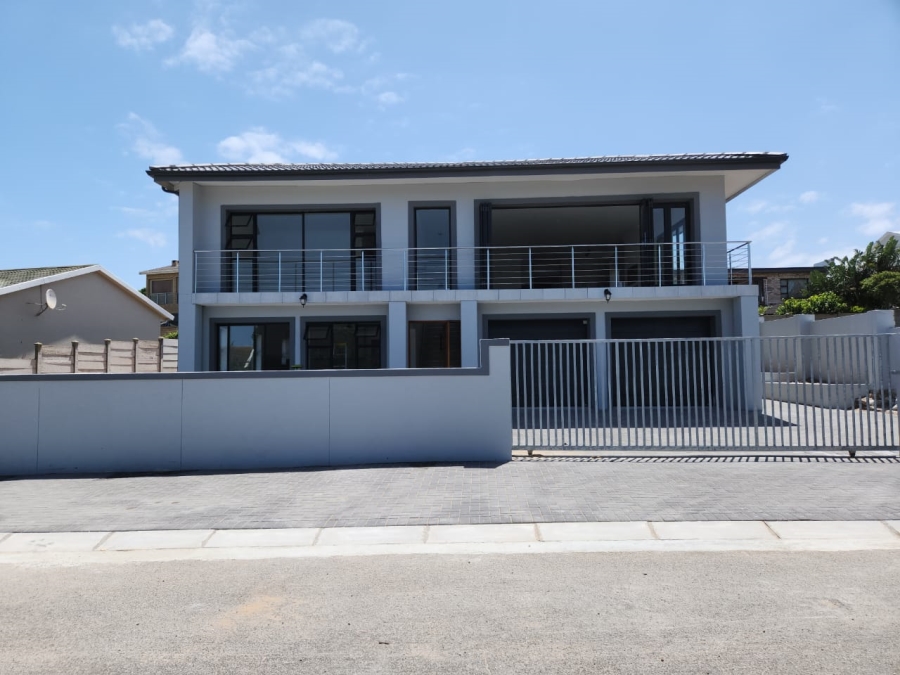 5 Bedroom Property for Sale in Wavecrest Eastern Cape